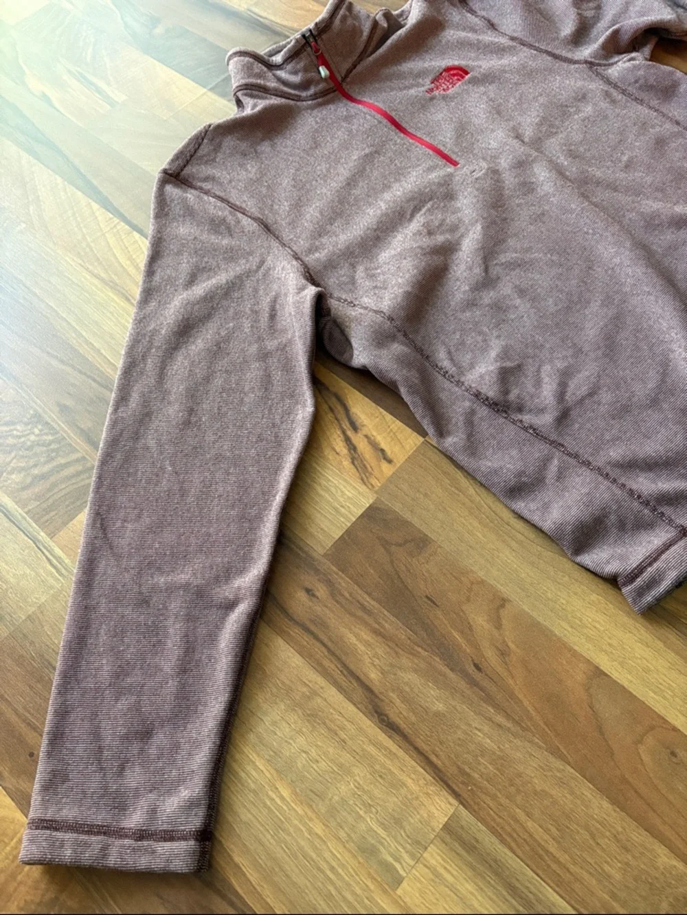 The North Face Men’s M Soft Fleece 1/4 Zip Pullover Red Logo